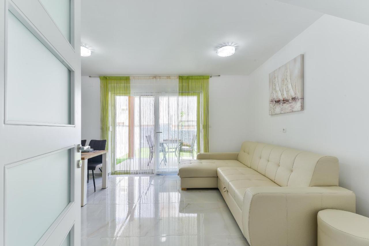Cascada Villas With Private Jacuzzi And Private Parking Starigrad Paklenica Exterior photo