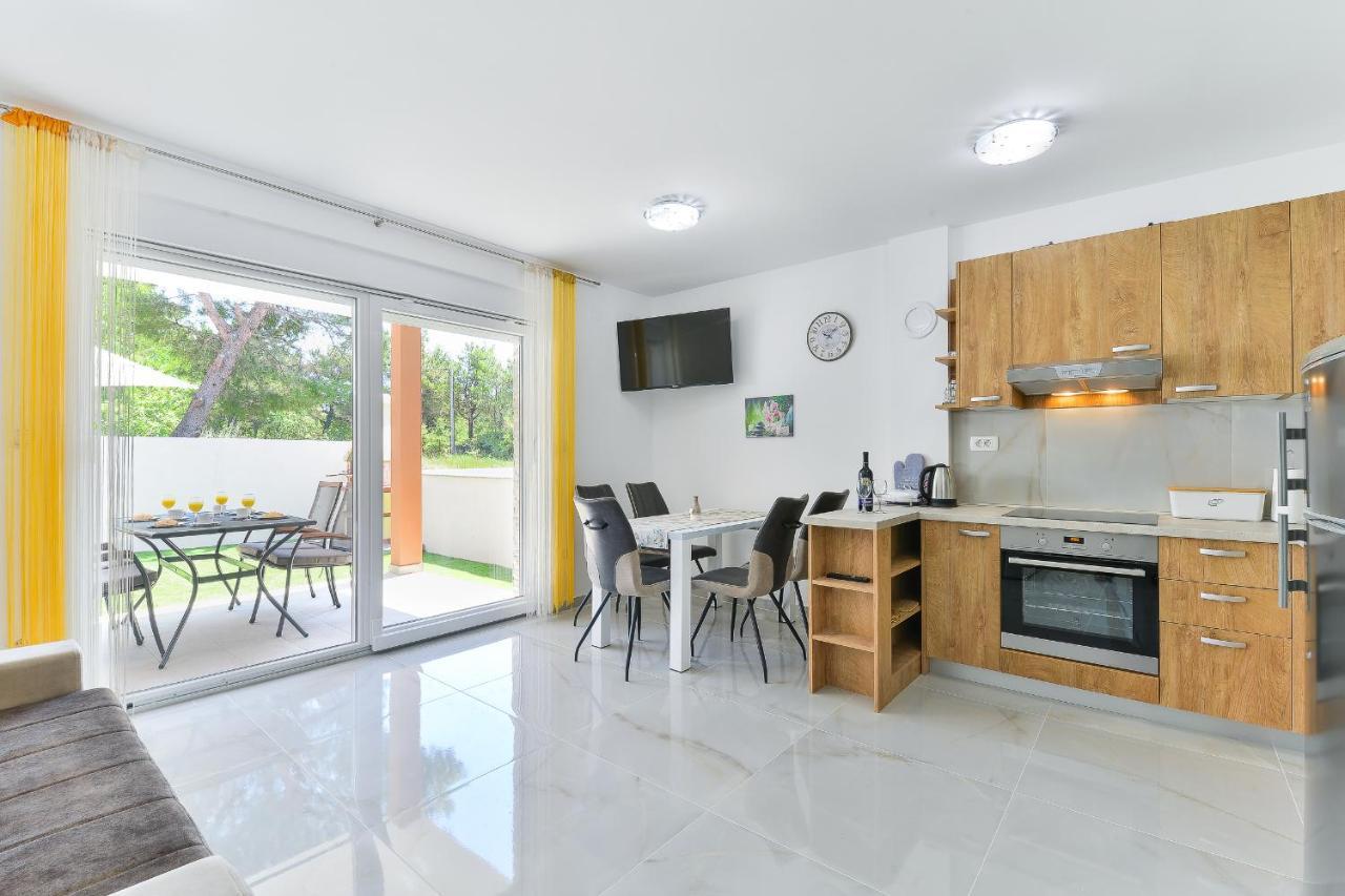 Cascada Villas With Private Jacuzzi And Private Parking Starigrad Paklenica Exterior photo