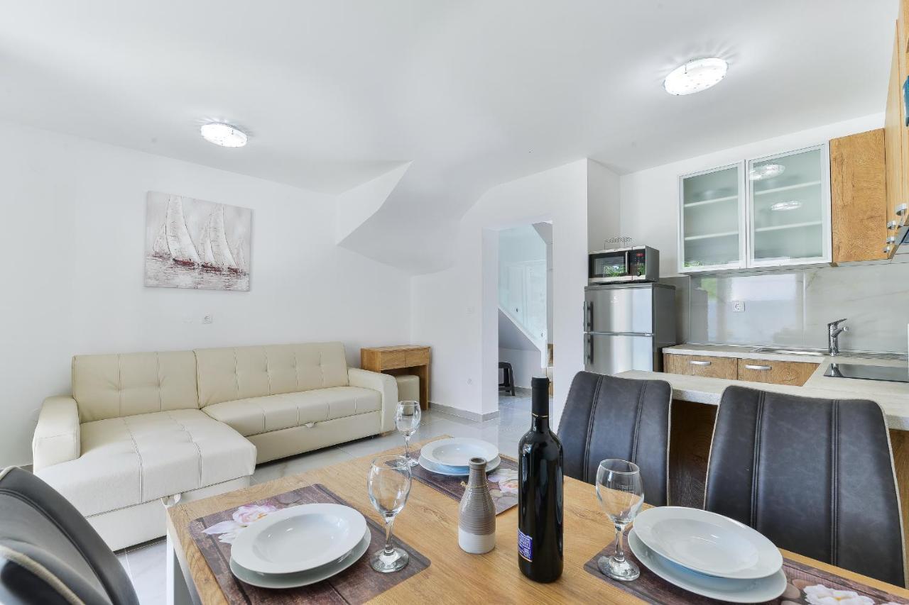 Cascada Villas With Private Jacuzzi And Private Parking Starigrad Paklenica Exterior photo