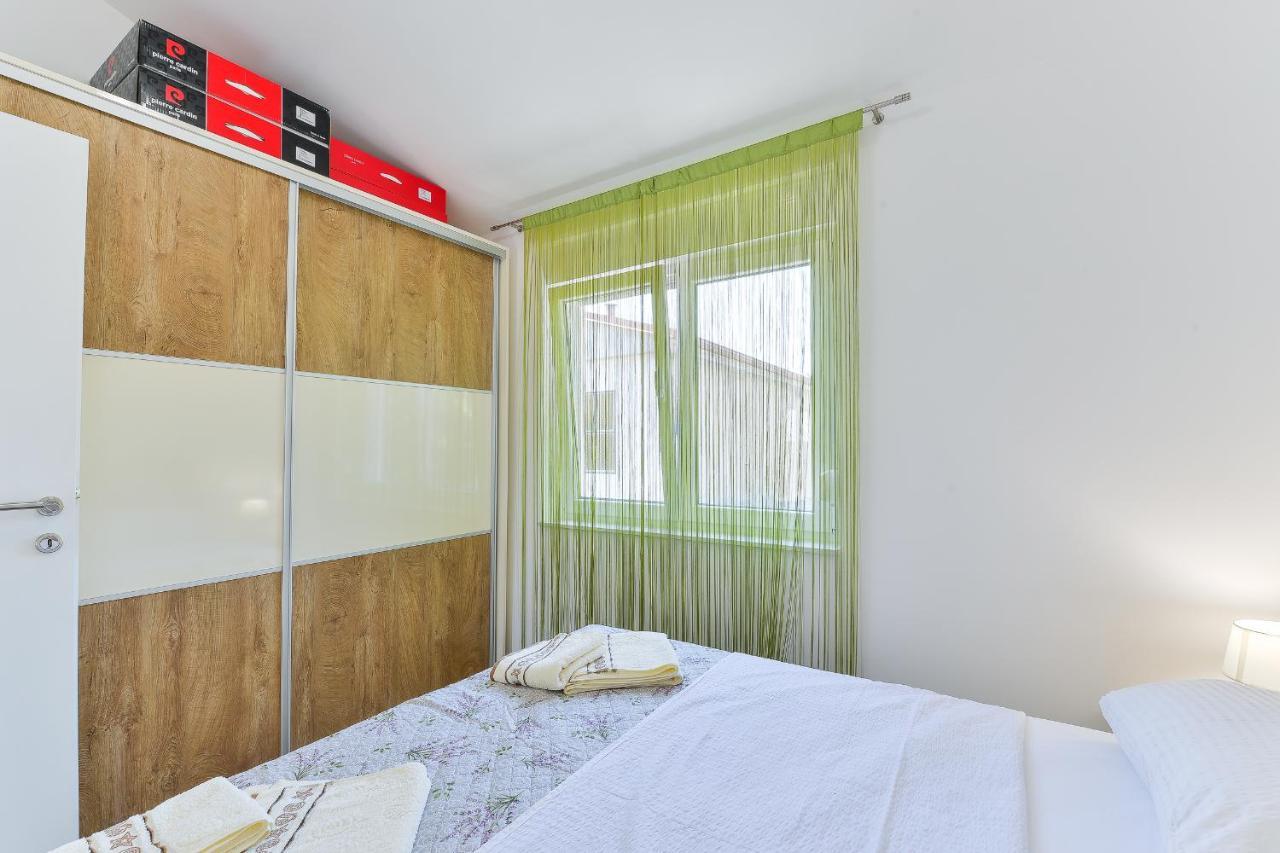 Cascada Villas With Private Jacuzzi And Private Parking Starigrad Paklenica Exterior photo