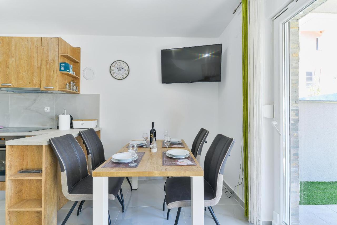 Cascada Villas With Private Jacuzzi And Private Parking Starigrad Paklenica Exterior photo