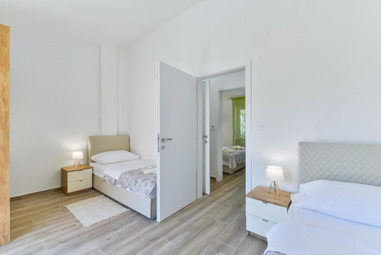 Cascada Villas With Private Jacuzzi And Private Parking Starigrad Paklenica Exterior photo