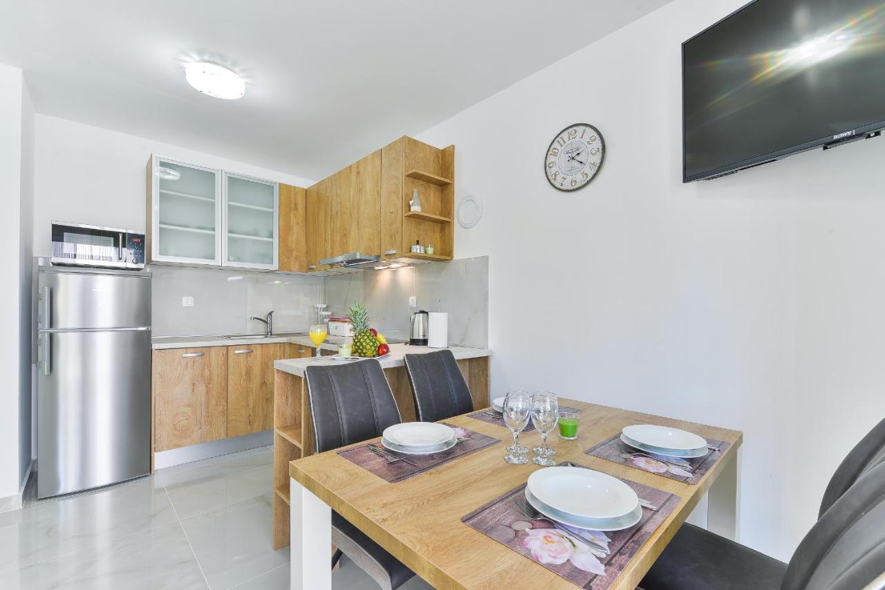 Cascada Villas With Private Jacuzzi And Private Parking Starigrad Paklenica Exterior photo