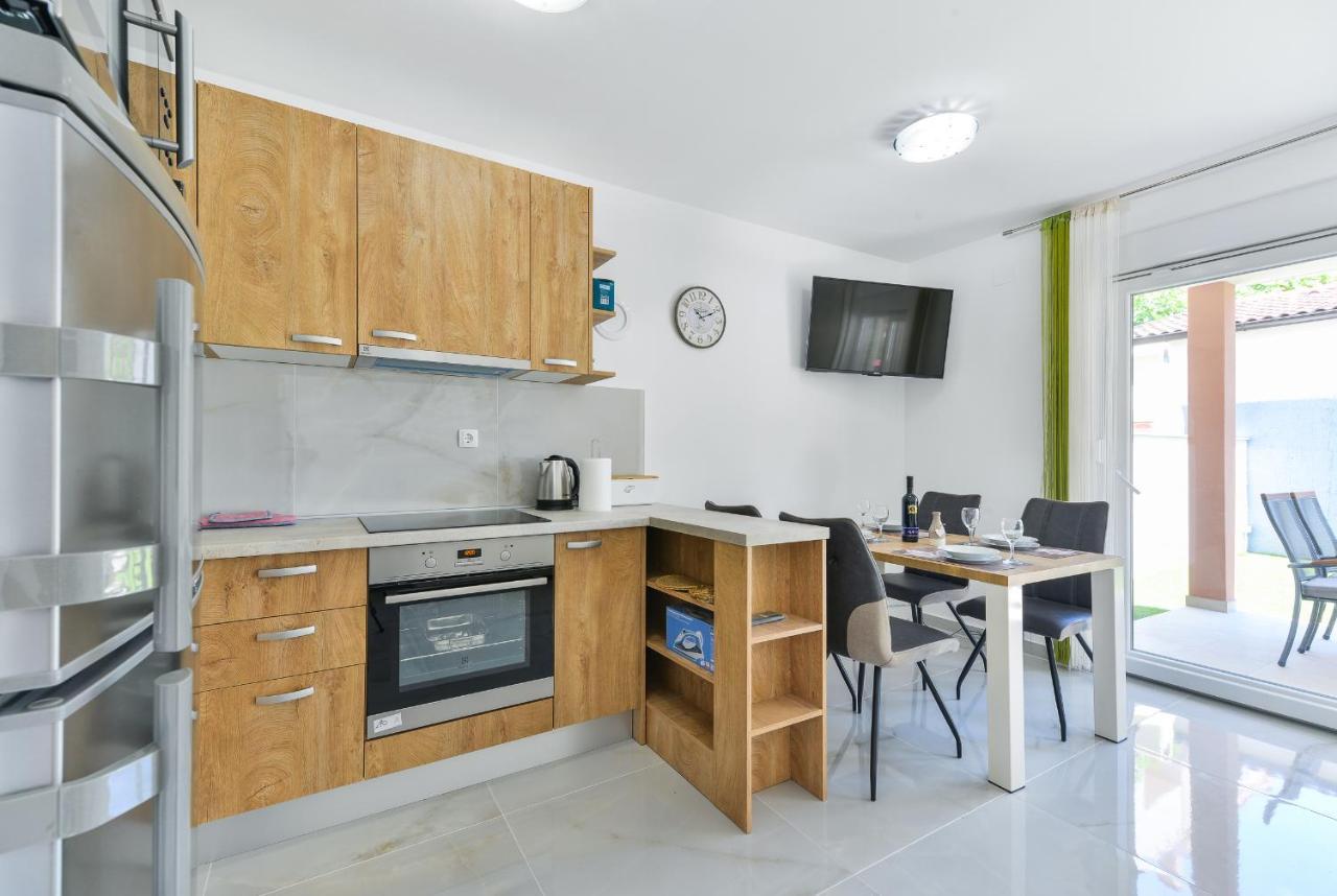 Cascada Villas With Private Jacuzzi And Private Parking Starigrad Paklenica Exterior photo