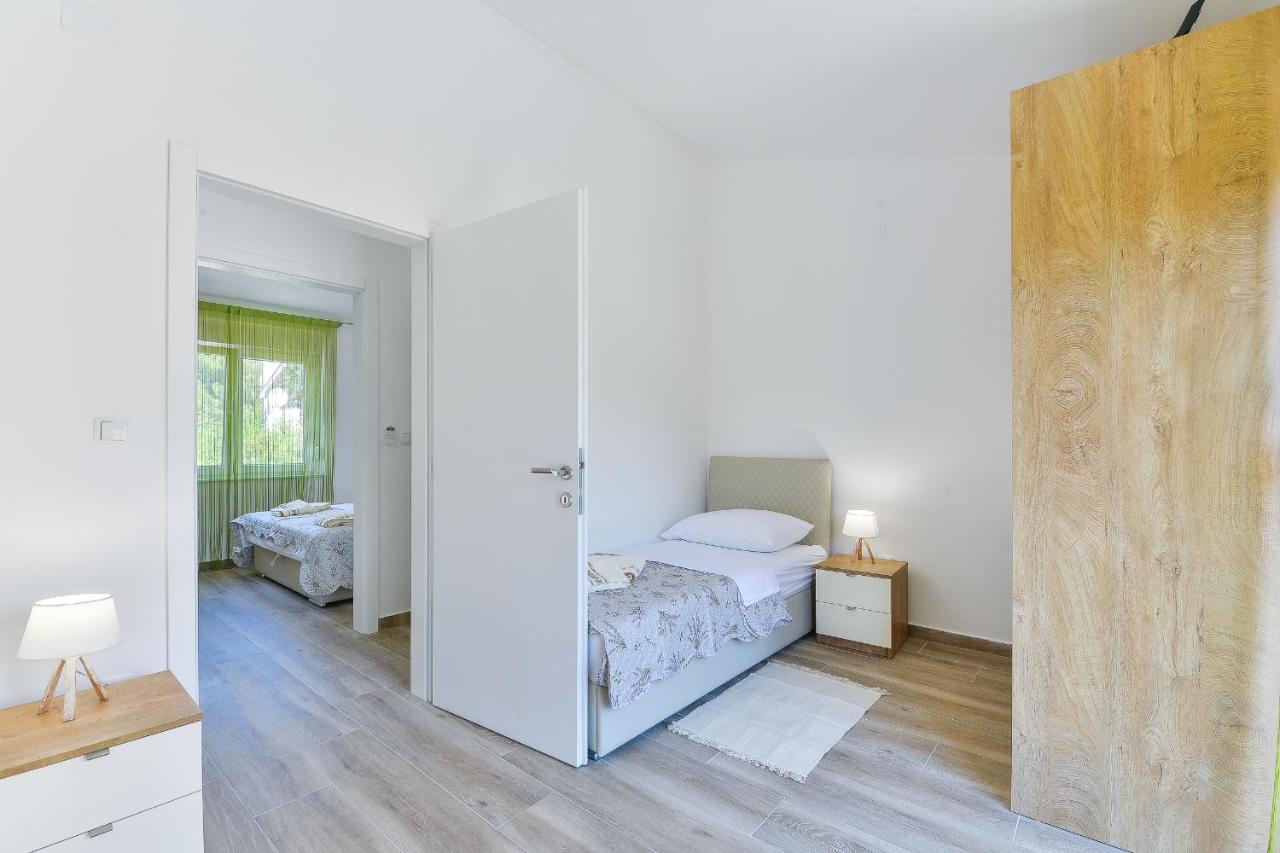 Cascada Villas With Private Jacuzzi And Private Parking Starigrad Paklenica Exterior photo