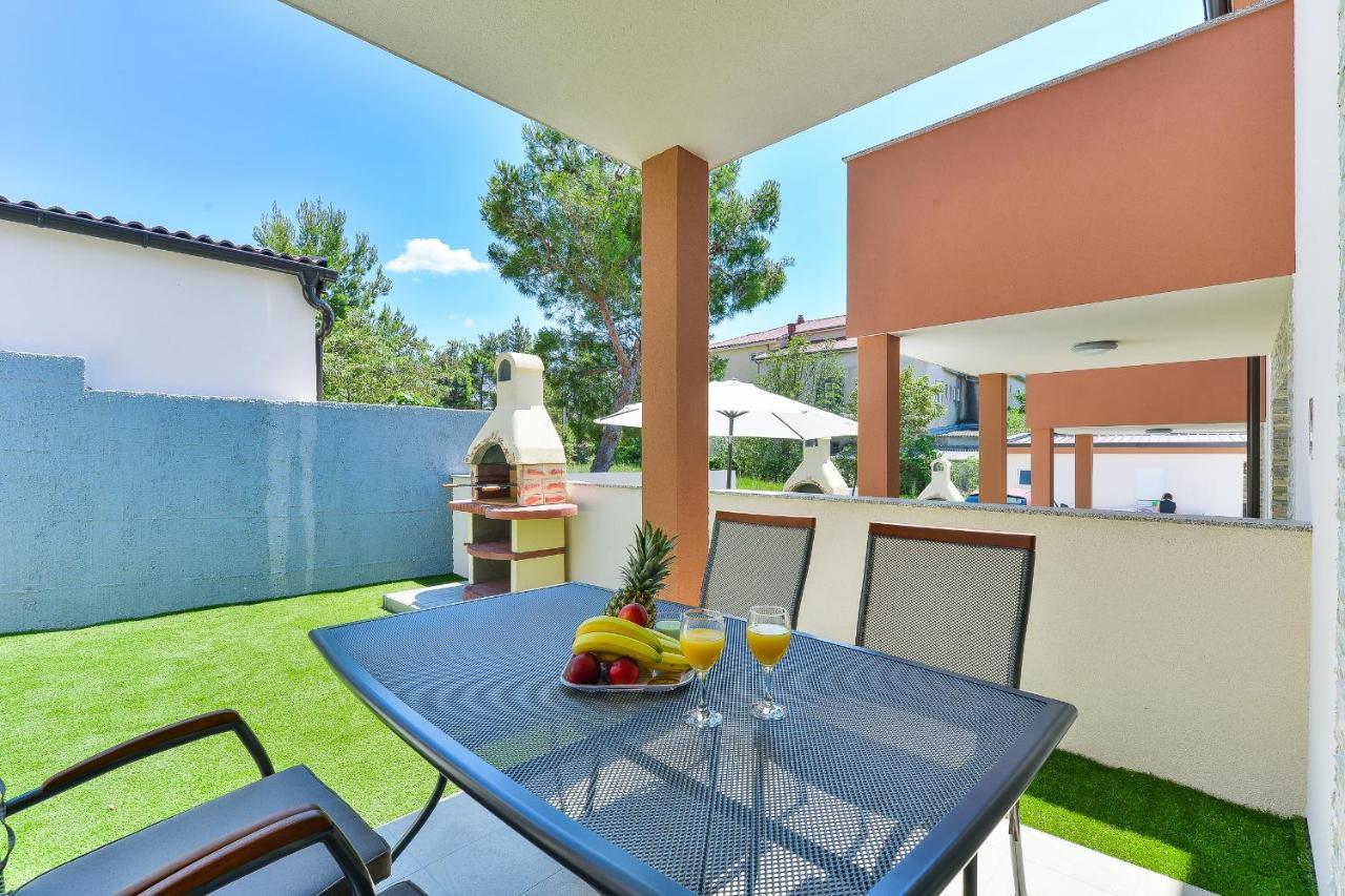 Cascada Villas With Private Jacuzzi And Private Parking Starigrad Paklenica Exterior photo