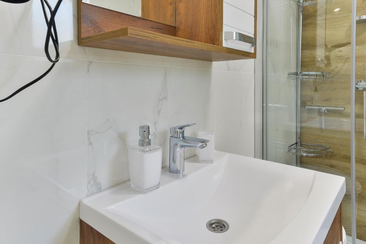 Cascada Villas With Private Jacuzzi And Private Parking Starigrad Paklenica Exterior photo