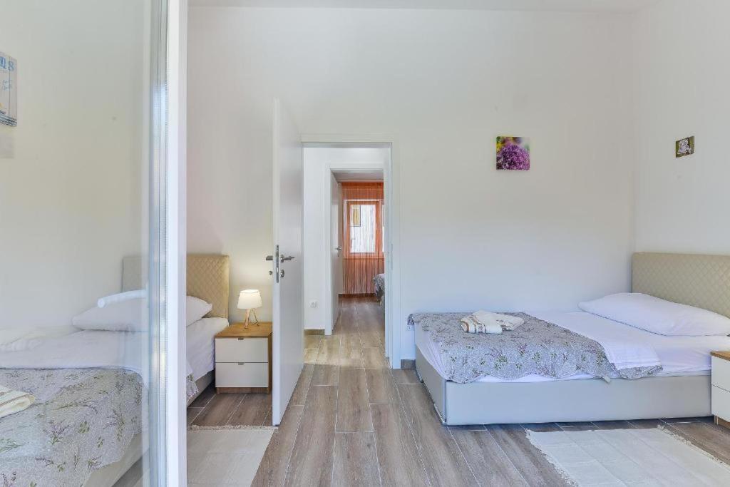 Cascada Villas With Private Jacuzzi And Private Parking Starigrad Paklenica Exterior photo